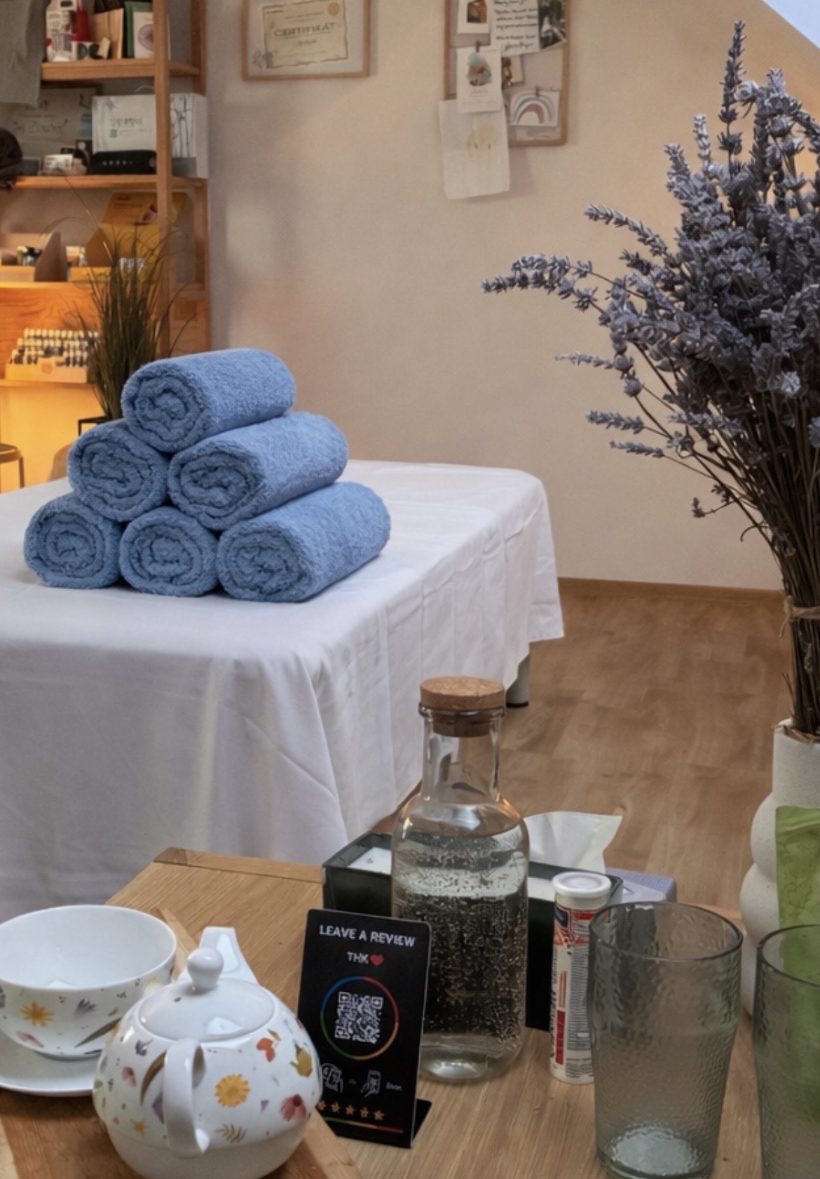 Prostory salonu Masáže OSMA České Budějovice. Moderní masérský salon specializovaný na odstraňování bolestí zad a svalového napětí. Ideální místo pro váš pravidelný restart v centru Českých Budějovic, Husova 61